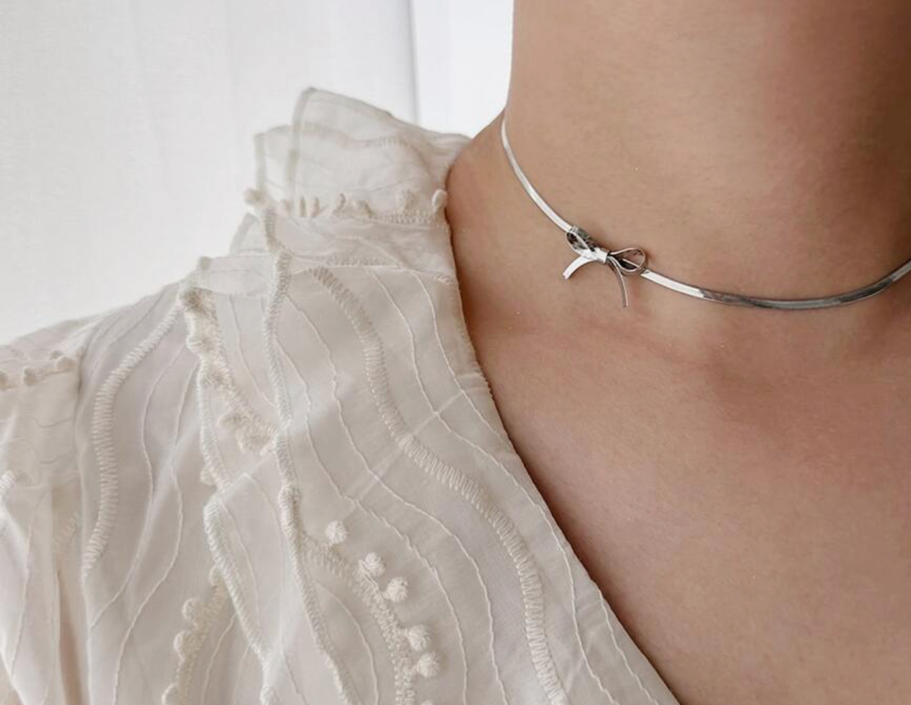 Delicate Stainless Steel Choker Necklace With A Bow